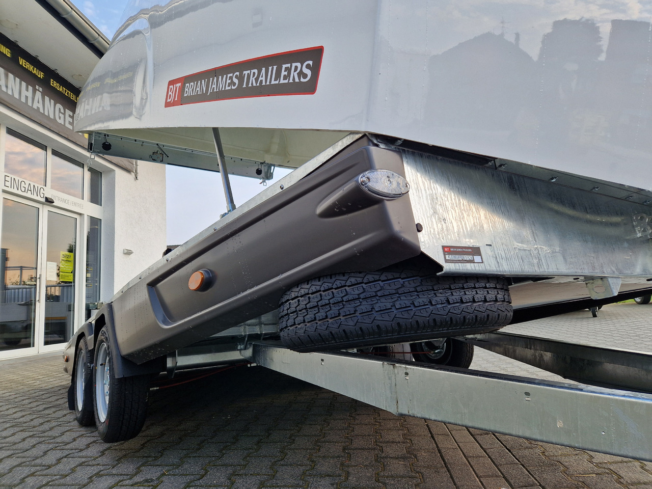 BJT Race Shuttle 2 Transporter 430x195x160cm ankippbar Winde 2600kg 100 km/H Modell 2024 - Прицеп-автовоз: фото 4 BJT Race Shuttle 2 Transporter 430x195x160cm ankippbar Winde 2600kg 100 km/H Modell 2024 - Прицеп-автовоз: фото 4