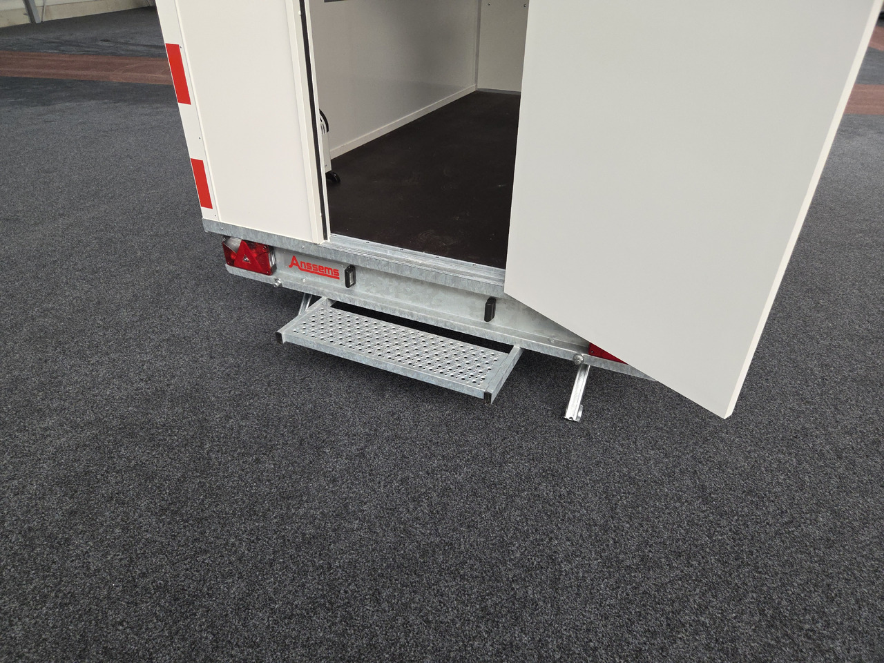 Bauwagen PTS 1400.390×188 Heizung Toilette 1400kg - Прицеп-фургон: фото 5 Bauwagen PTS 1400.390×188 Heizung Toilette 1400kg - Прицеп-фургон: фото 5