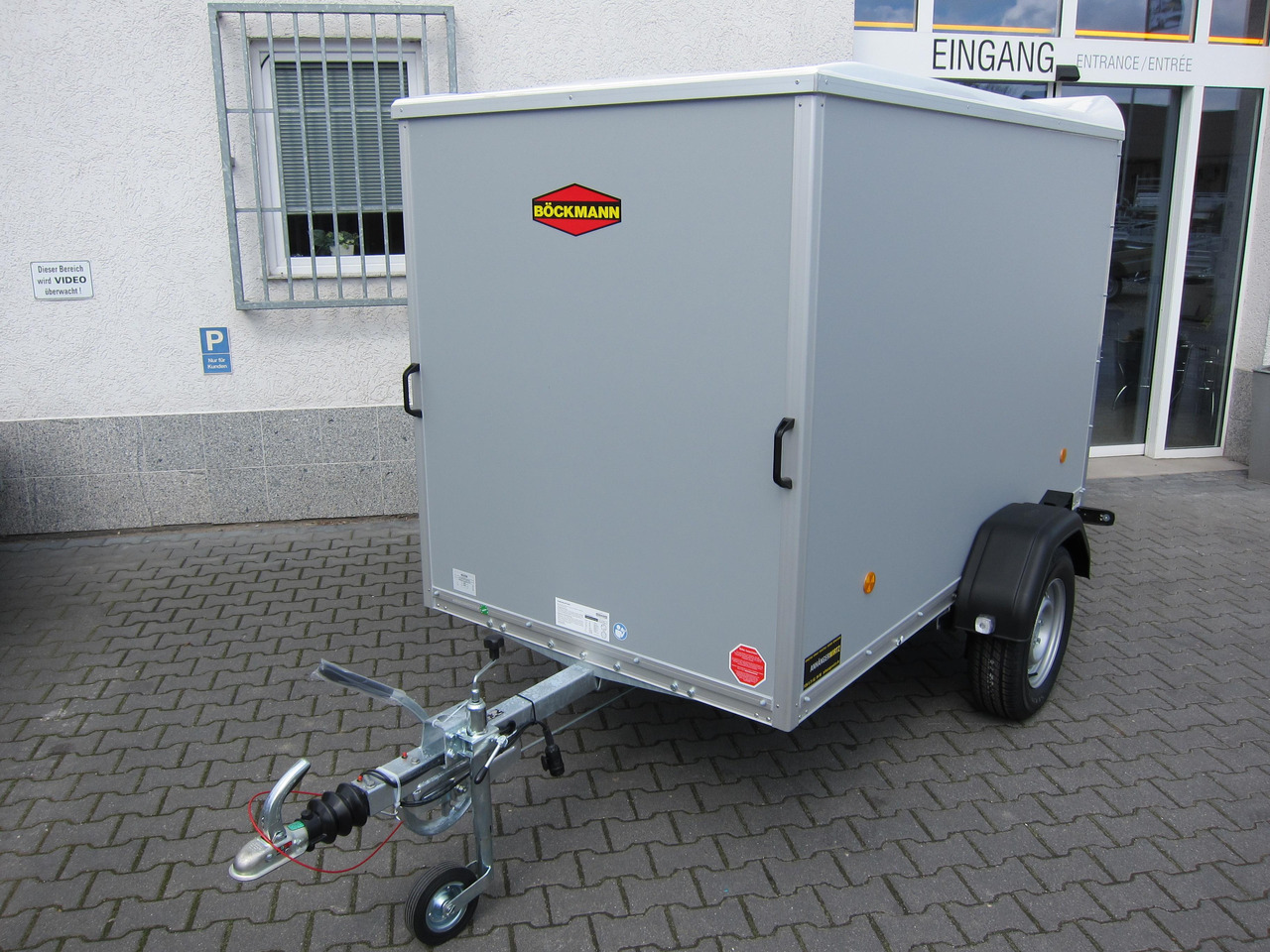 Böckmann Koffer KT 2513/135 251x130x152cm grau (S) 1350kg AKTION Modell 24 - Прицеп-фургон: фото 2 Böckmann Koffer KT 2513/135 251x130x152cm grau (S) 1350kg AKTION Modell 24 - Прицеп-фургон: фото 2