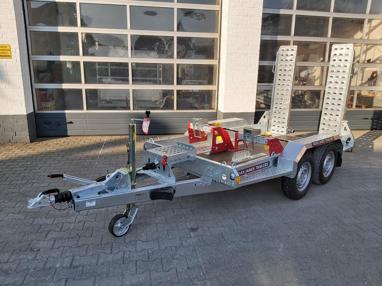 Brian James Digger Plant 543-2813-27 280x130cm Schaufelablage Rampen Trac Strap System 2700kg - Прицеп для спецтехники: фото 5 Brian James Digger Plant 543-2813-27 280x130cm Schaufelablage Rampen Trac Strap System 2700kg - Прицеп для спецтехники: фото 5