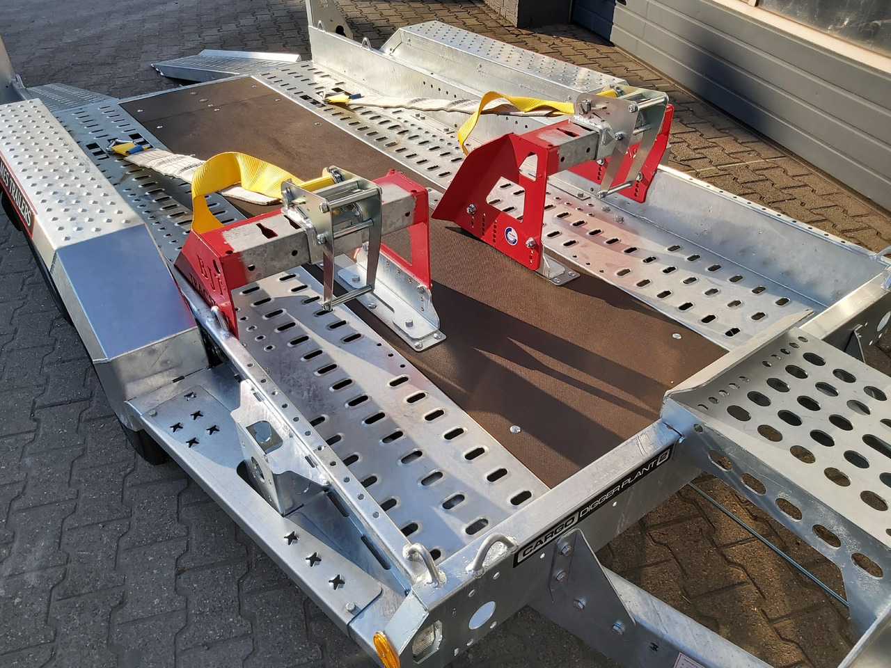 Brian James Digger Plant 543-2813-27 280x130cm Schaufelablage Rampen Trac Strap System 2700kg - Прицеп для спецтехники: фото 3 Brian James Digger Plant 543-2813-27 280x130cm Schaufelablage Rampen Trac Strap System 2700kg - Прицеп для спецтехники: фото 3