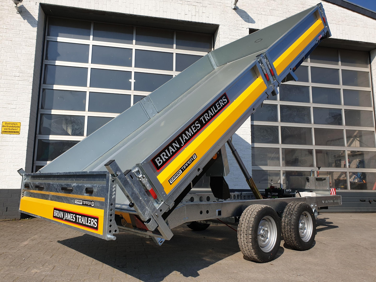 Brian James Trailer CarGO Tipper 2 elektrisch 360x195x30cm Pendelklappe Tandem niedrig 12" 3500kg os - Самосвальный прицеп: фото 1 Brian James Trailer CarGO Tipper 2 elektrisch 360x195x30cm Pendelklappe Tandem niedrig 12" 3500kg os - Самосвальный прицеп: фото 1
