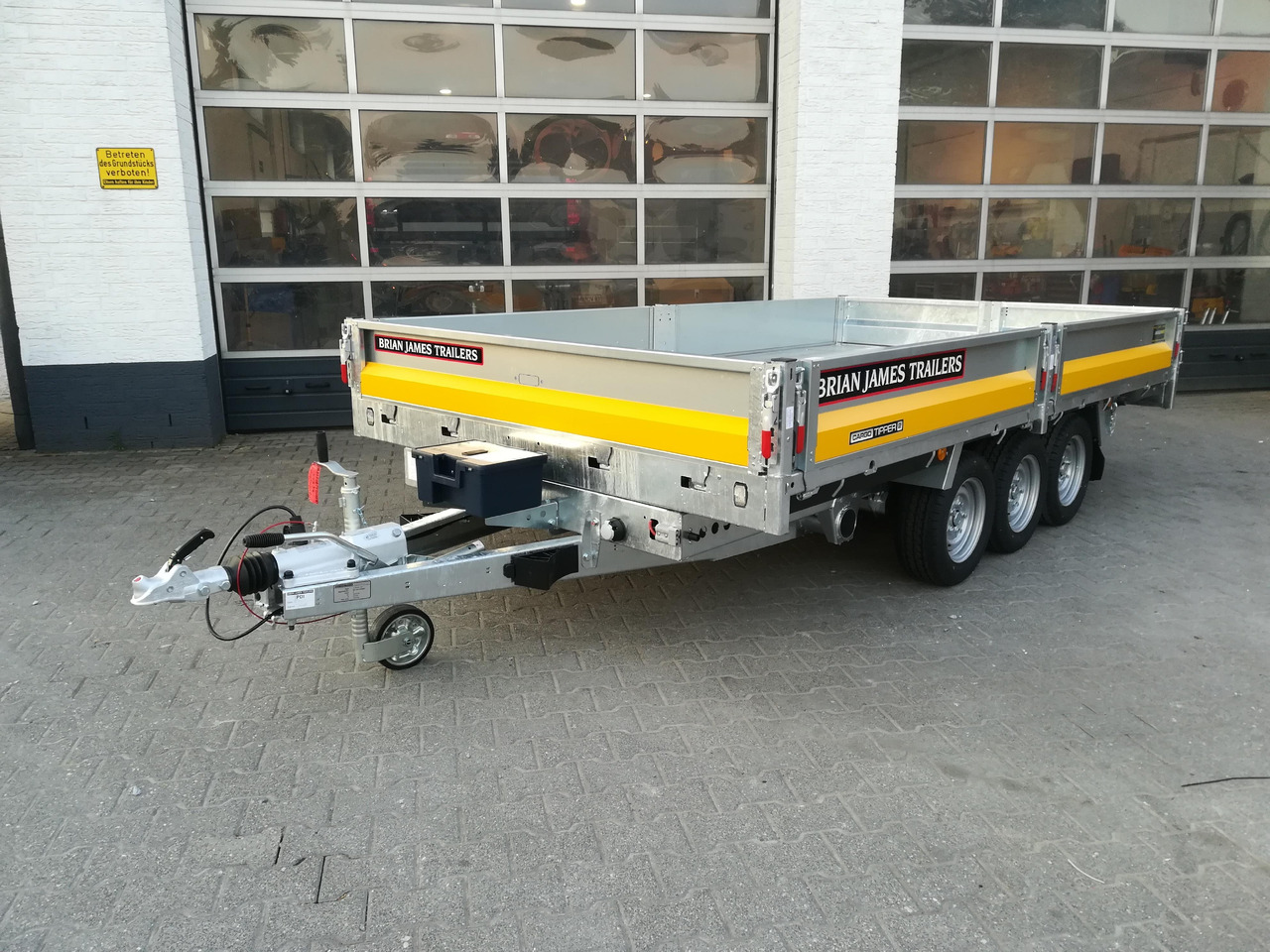 Brian James Trailer CarGO Tipper 2 elektrisch 360x195x30cm Stahlbordwände Pendel 12" Tridem 3,5t on - Самосвальный прицеп: фото 4 Brian James Trailer CarGO Tipper 2 elektrisch 360x195x30cm Stahlbordwände Pendel 12" Tridem 3,5t on - Самосвальный прицеп: фото 4