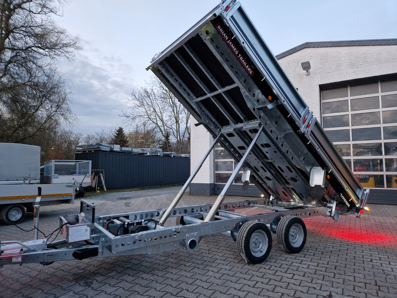 Brian James Trailer CarGO Tipper 400x200x30cm elektro Pendelklappe blackline LED 3500kg Tandem - Самосвальный прицеп: фото 3 Brian James Trailer CarGO Tipper 400x200x30cm elektro Pendelklappe blackline LED 3500kg Tandem - Самосвальный прицеп: фото 3