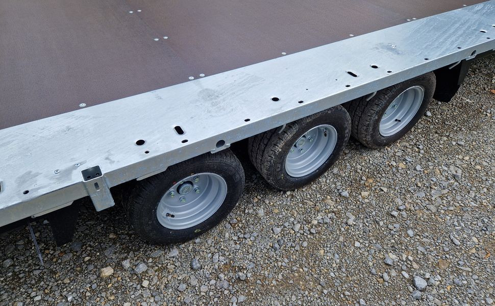 Brian James Trailer Connect 500x210cm plattform blackline Tridem 10" (XXL) 3500kg - Прицеп бортовой/ Платформа: фото 1 Brian James Trailer Connect 500x210cm plattform blackline Tridem 10" (XXL) 3500kg - Прицеп бортовой/ Платформа: фото 1
