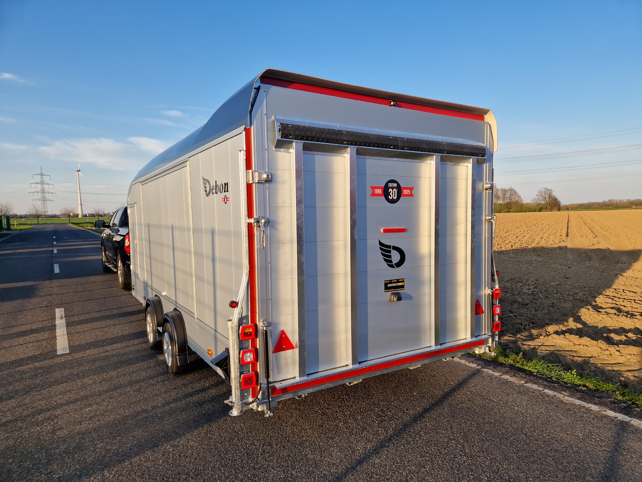 Торговый прицеп Cargo Roadster 2000 550x220x204cm Poly black Car Pullman 3500kg Edition Vollausstattung: фото 6 Торговый прицеп Cargo Roadster 2000 550x220x204cm Poly black Car Pullman 3500kg Edition Vollausstattung: фото 6