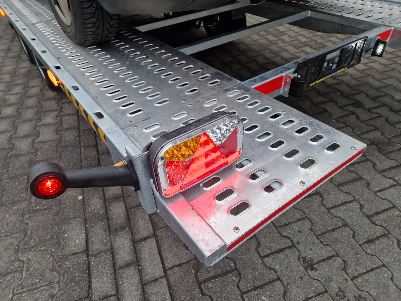 Cartrailer Expert 2745 easyload black 450x216cm ankippbar Winde Reserverad 10" 100km/H 2700kg - Прицеп-автовоз: фото 5 Cartrailer Expert 2745 easyload black 450x216cm ankippbar Winde Reserverad 10" 100km/H 2700kg - Прицеп-автовоз: фото 5