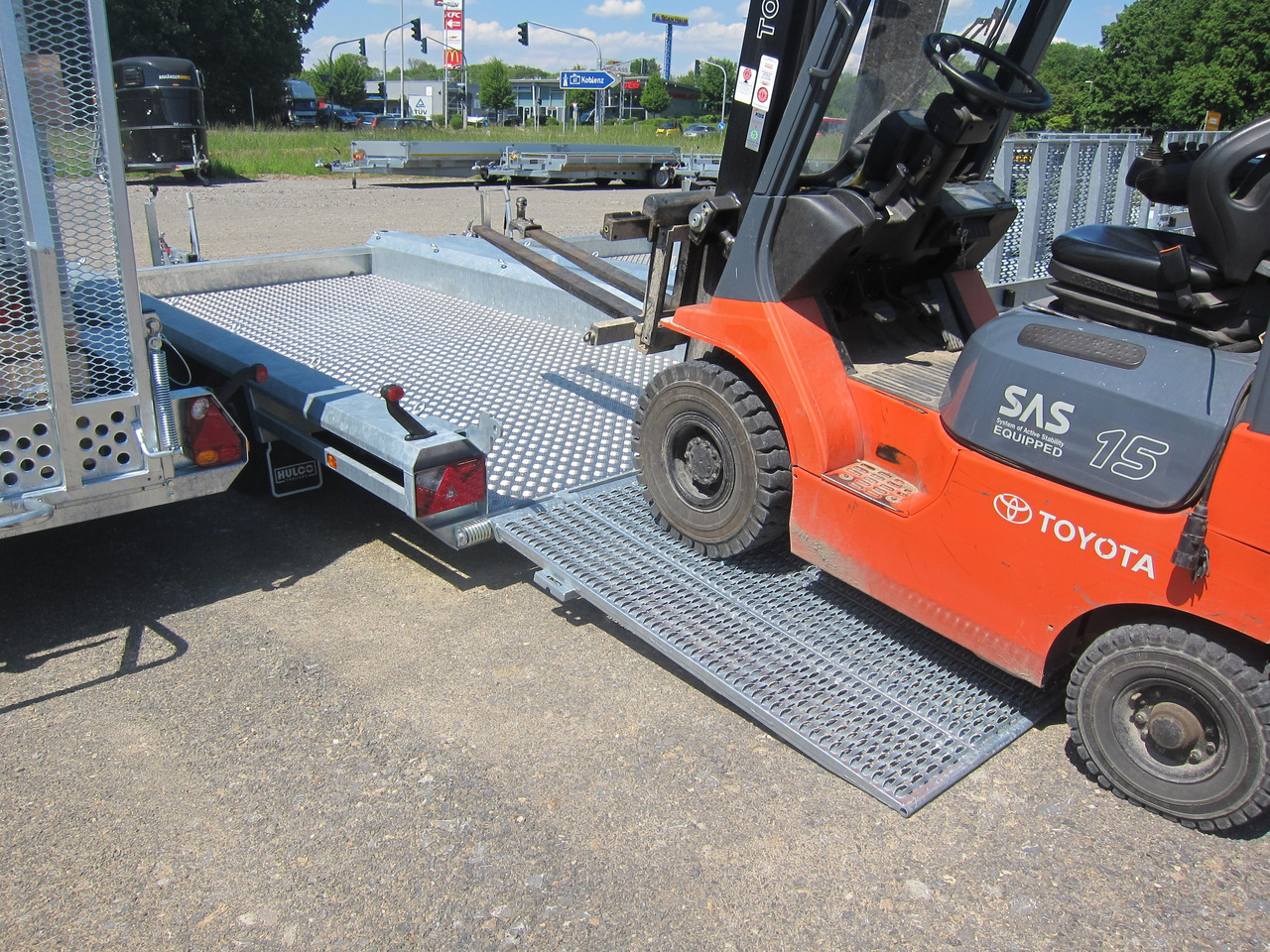 HULCO TERRAX Aluboden 394x180x27cm Heckrampe 150cm (XL) 3000kg - Прицеп для спецтехники: фото 4 HULCO TERRAX Aluboden 394x180x27cm Heckrampe 150cm (XL) 3000kg - Прицеп для спецтехники: фото 4