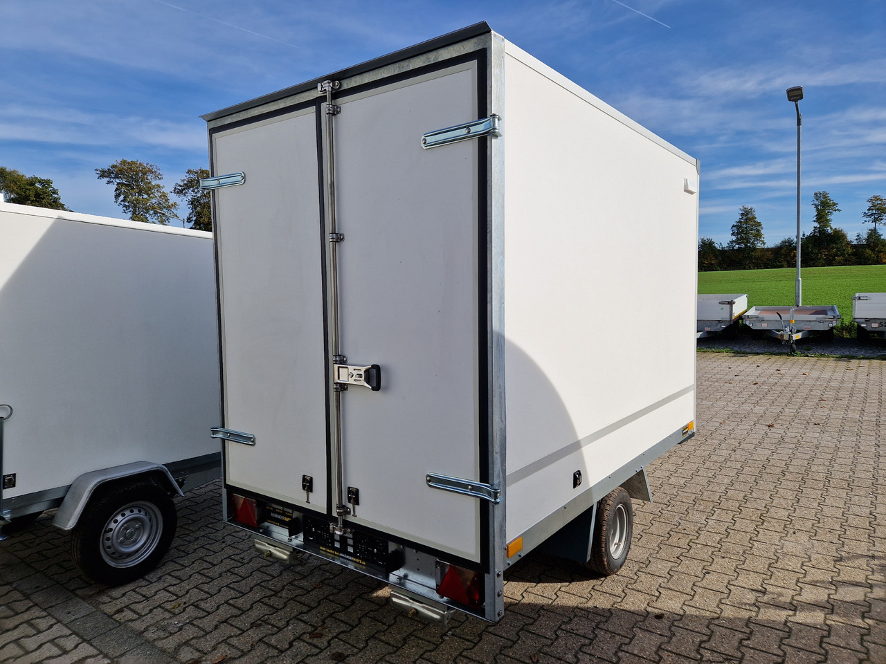 Kargo Koffer Hochlader FC1326HD 260x160x180cm Zurrsystem (S) 1300kg 100km/H - Прицеп-фургон: фото 5 Kargo Koffer Hochlader FC1326HD 260x160x180cm Zurrsystem (S) 1300kg 100km/H - Прицеп-фургон: фото 5