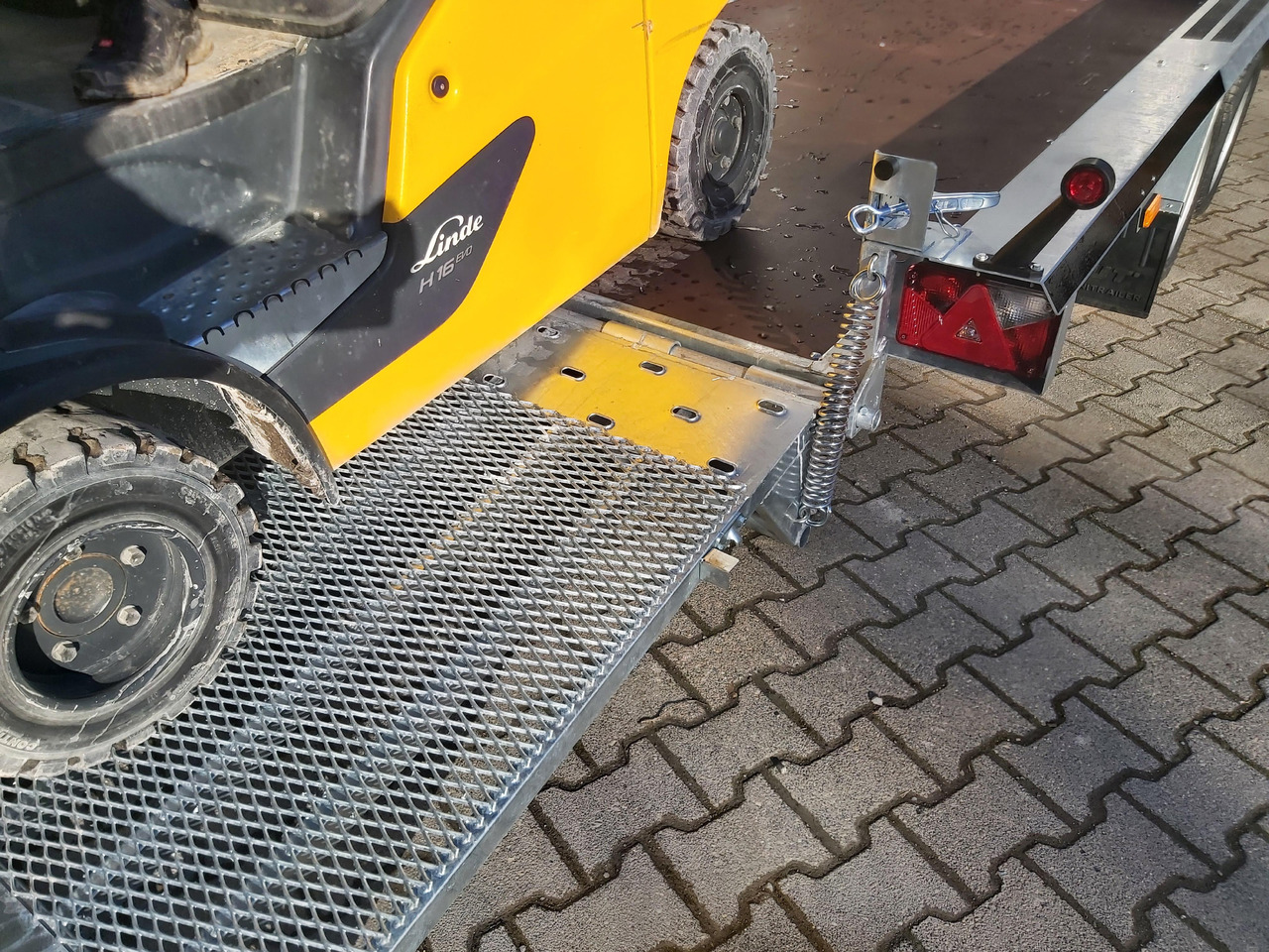 Martz Maschinentransporter BUILDER XL Bau-3 3500/3 400x180x30cm Auffahrklappe Tridem (XL) 3500kg - Прицеп для спецтехники: фото 3 Martz Maschinentransporter BUILDER XL Bau-3 3500/3 400x180x30cm Auffahrklappe Tridem (XL) 3500kg - Прицеп для спецтехники: фото 3