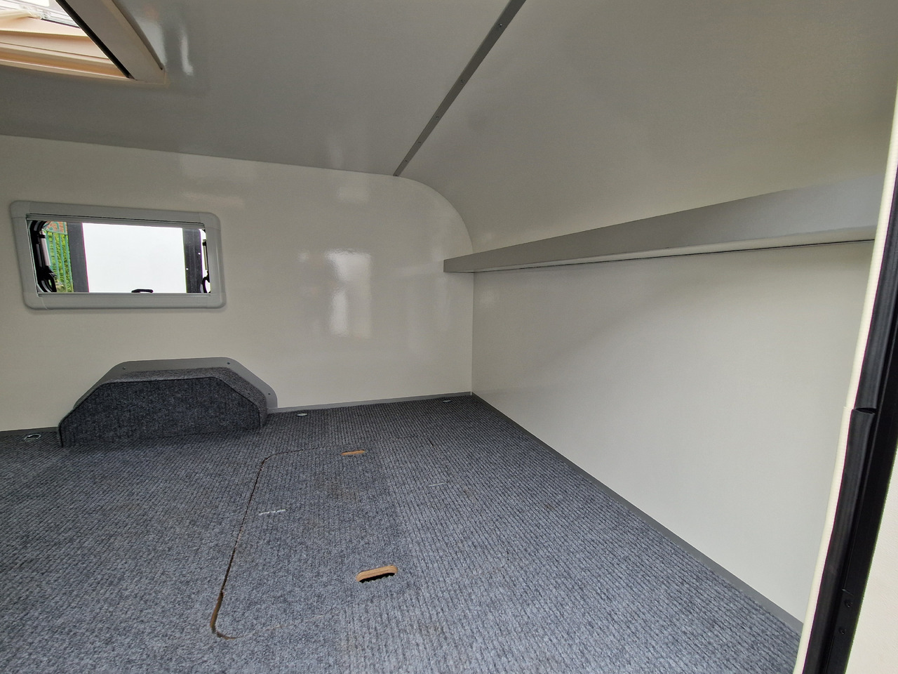 Mini Caravan Cargo Base Camp M+ wild 290cm Alufelgen 2 Fenster 100km/H 800kg - Прицеп дача: фото 3 Mini Caravan Cargo Base Camp M+ wild 290cm Alufelgen 2 Fenster 100km/H 800kg - Прицеп дача: фото 3