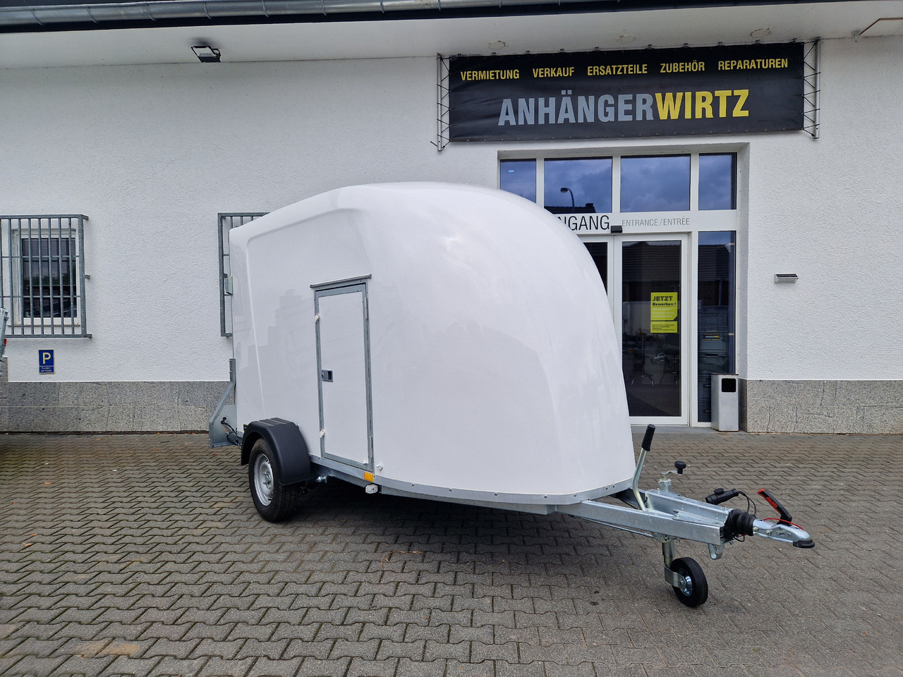 Niki aerodynamischer Koffer F1334HL 340x150x170cm Seitentür Heckrampe (L) 1300kg 100km/H black deal - Прицеп-фургон: фото 3 Niki aerodynamischer Koffer F1334HL 340x150x170cm Seitentür Heckrampe (L) 1300kg 100km/H black deal - Прицеп-фургон: фото 3