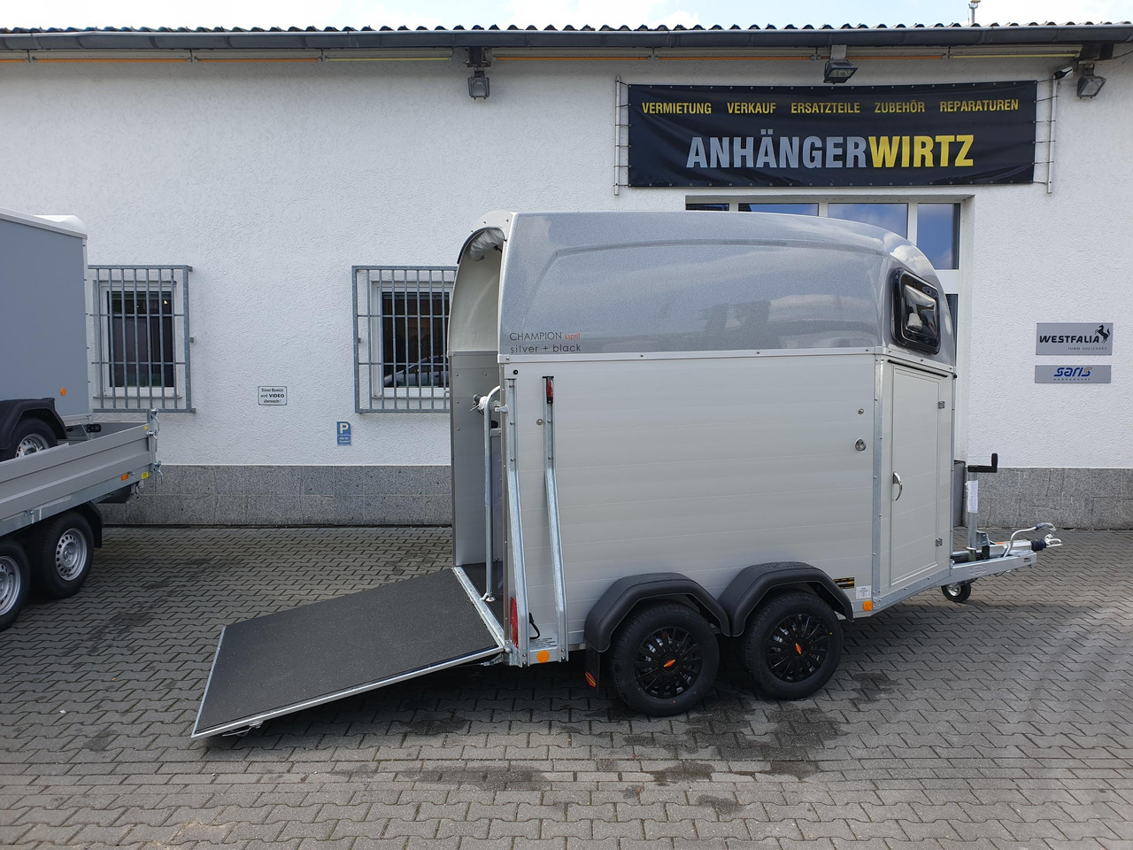 Pferdeanhänger Böckmann Champion Esprit C silver black Haube silver 2400kg Modell 2024 - Прицеп-коневоз: фото 4 Pferdeanhänger Böckmann Champion Esprit C silver black Haube silver 2400kg Modell 2024 - Прицеп-коневоз: фото 4