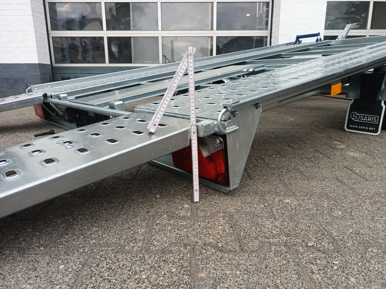 Saris Cartrailer AT 401 202 2700 2 K easyload ankippbar Rampen Fahrschienen Radstop 2700kg 100km/H - Прицеп-автовоз: фото 3 Saris Cartrailer AT 401 202 2700 2 K easyload ankippbar Rampen Fahrschienen Radstop 2700kg 100km/H - Прицеп-автовоз: фото 3