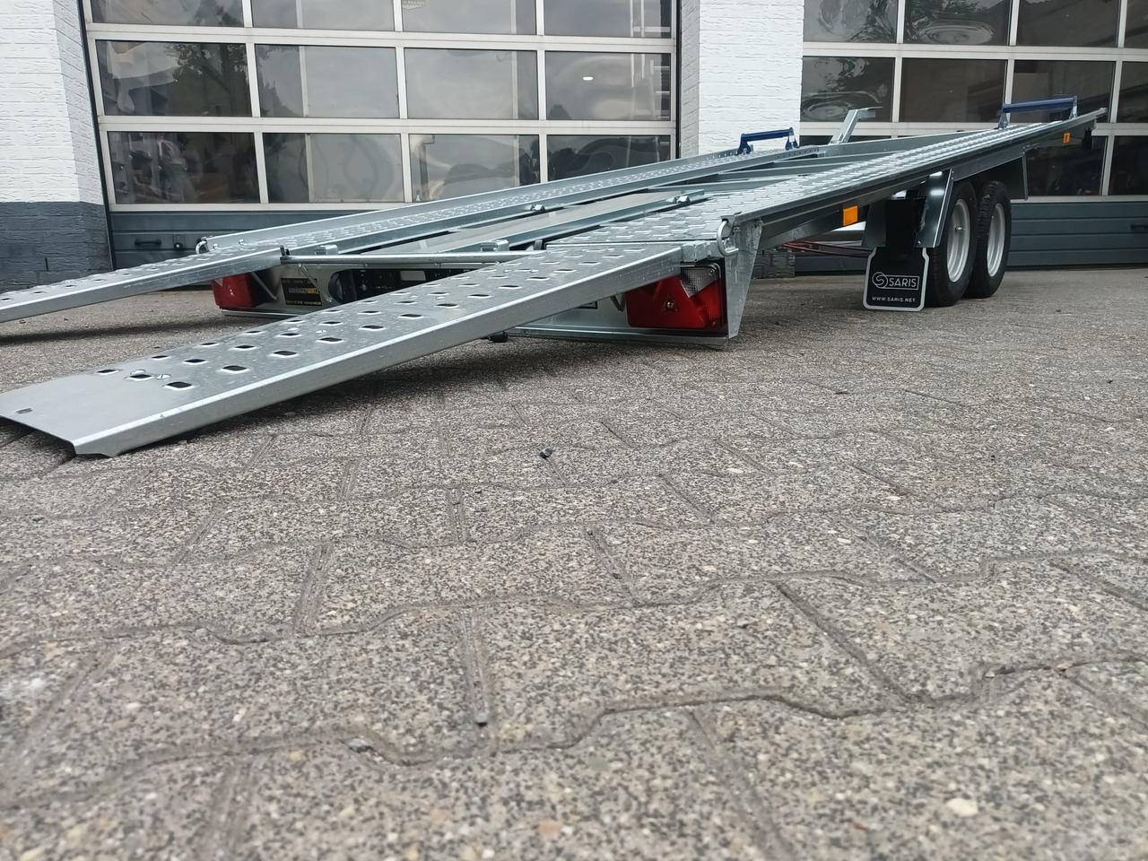 Saris Cartrailer AT 401 202 2700 2 K easyload ankippbar Rampen Fahrschienen Radstop 2700kg 100km/H - Прицеп-автовоз: фото 2 Saris Cartrailer AT 401 202 2700 2 K easyload ankippbar Rampen Fahrschienen Radstop 2700kg 100km/H - Прицеп-автовоз: фото 2