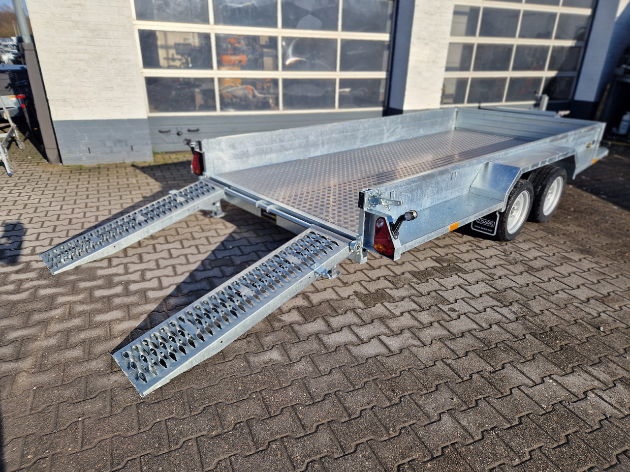 Saris Magnum MAXX 3500 406x182x30cm force one Rampen Schaufelablage 100km/H 3500kg Januar Aktion лизинг Saris Magnum MAXX 3500 406x182x30cm force one Rampen Schaufelablage 100km/H 3500kg Januar Aktion: фото 14 Saris Magnum MAXX 3500 406x182x30cm force one Rampen Schaufelablage 100km/H 3500kg Januar Aktion лизинг Saris Magnum MAXX 3500 406x182x30cm force one Rampen Schaufelablage 100km/H 3500kg Januar Aktion: фото 14