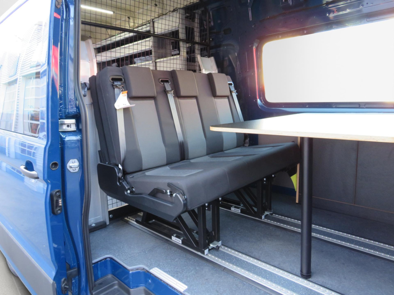 VOLKSWAGEN Crafter 55 L5 Superhochdach Doka BOTT-Ausbau Klima - Цельнометаллический фургон: фото 4 VOLKSWAGEN Crafter 55 L5 Superhochdach Doka BOTT-Ausbau Klima - Цельнометаллический фургон: фото 4
