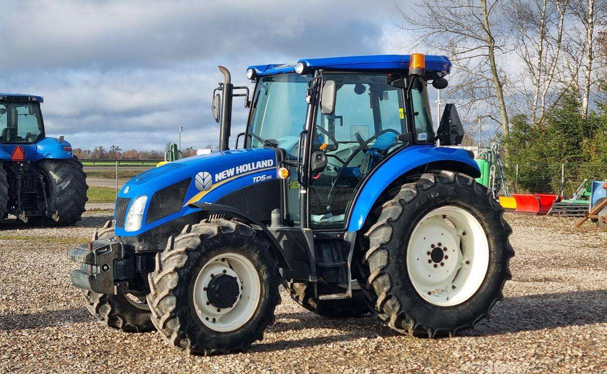 New Holland TD 5.95 - Трактор: фото 2 New Holland TD 5.95 - Трактор: фото 2