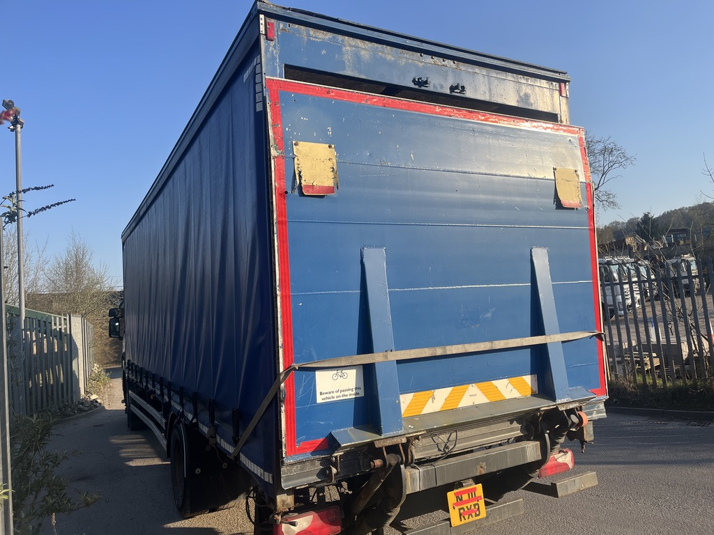 Scania P230 4x2 Curtain side - Тентованный грузовик: фото 4 Scania P230 4x2 Curtain side - Тентованный грузовик: фото 4