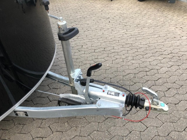 Cheval Liberte Debon Roadster 500 Alu + Türe 2000 kg, 100 km/h, 320x167x200cm - Прицеп-фургон: фото 2 Cheval Liberte Debon Roadster 500 Alu + Türe 2000 kg, 100 km/h, 320x167x200cm - Прицеп-фургон: фото 2