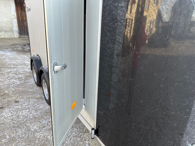 Cheval Liberte Debon Roadster 800 Alu + Türe 3500 kg, 100 km/h, 435x202x202cm - Прицеп-фургон: фото 5 Cheval Liberte Debon Roadster 800 Alu + Türe 3500 kg, 100 km/h, 435x202x202cm - Прицеп-фургон: фото 5