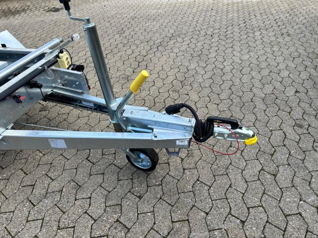 Humbaur 3-Seitenkipper HTK 2700.27 E-Pumpe Alu, 2670 x 1500 x 350 mm, 2,7 to. - Самосвальный прицеп: фото 2 Humbaur 3-Seitenkipper HTK 2700.27 E-Pumpe Alu, 2670 x 1500 x 350 mm, 2,7 to. - Самосвальный прицеп: фото 2