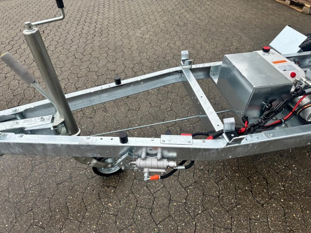 Humbaur HUK 182715 Heckkipper 1,8 t. E-Pumpe, 2680 x 1500 x 300mm - Самосвальный прицеп: фото 4 Humbaur HUK 182715 Heckkipper 1,8 t. E-Pumpe, 2680 x 1500 x 300mm - Самосвальный прицеп: фото 4