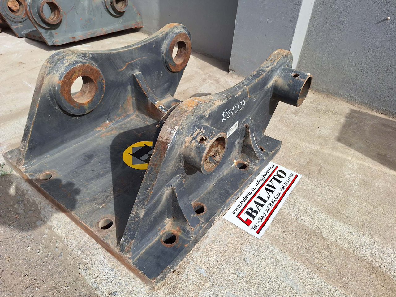 Attachment plate - Сцепное устройство для Строительной техники: фото 1 Attachment plate - Сцепное устройство для Строительной техники: фото 1