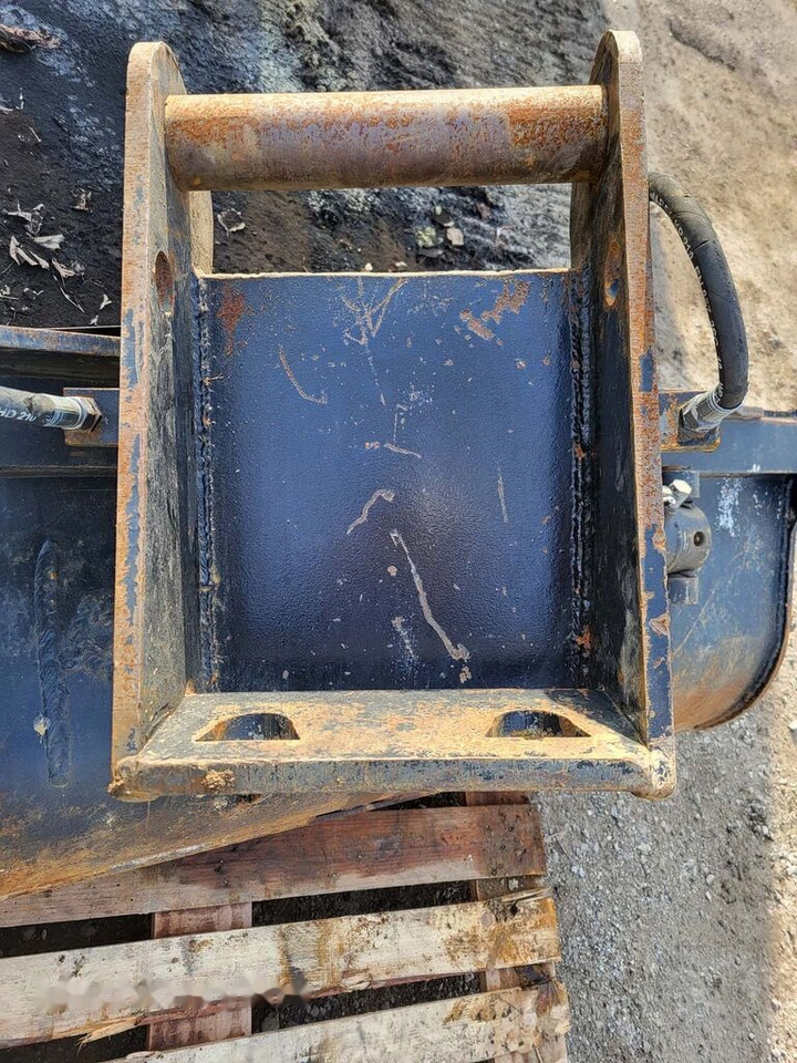 Tilting slope bucket 1800 mm - Ковш для экскаватора: фото 3 Tilting slope bucket 1800 mm - Ковш для экскаватора: фото 3