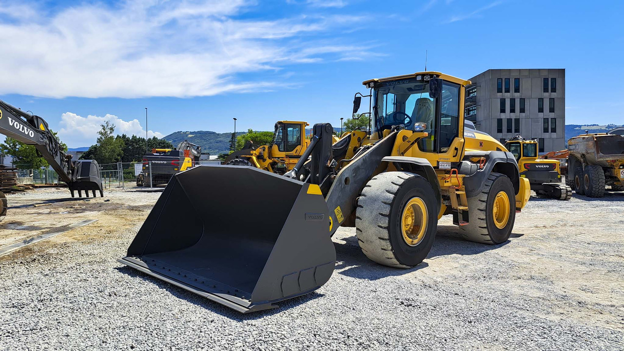 Колёсный погрузчик VOLVO L120H: фото 13