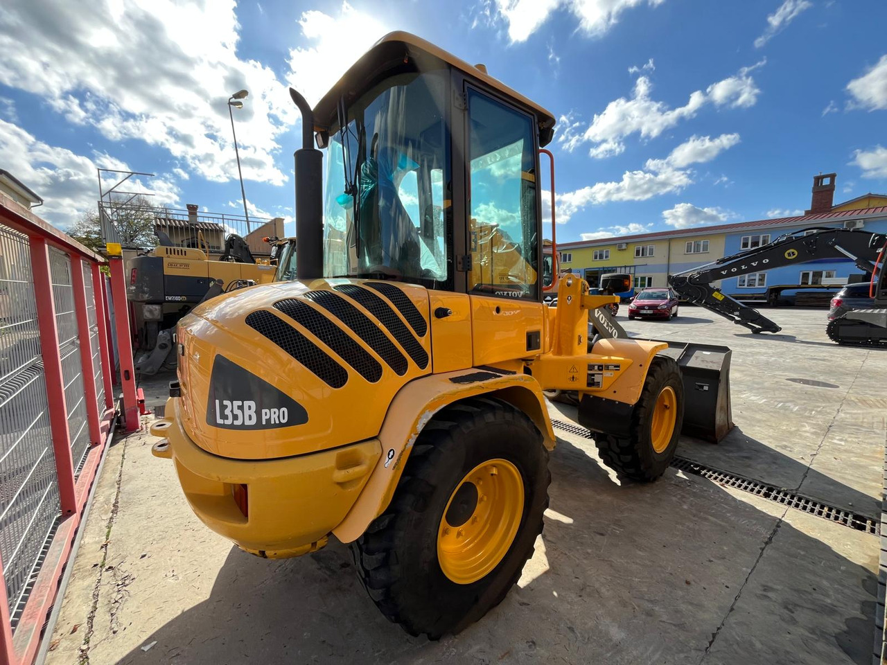 VOLVO L35B - Колёсный погрузчик: фото 4 VOLVO L35B - Колёсный погрузчик: фото 4