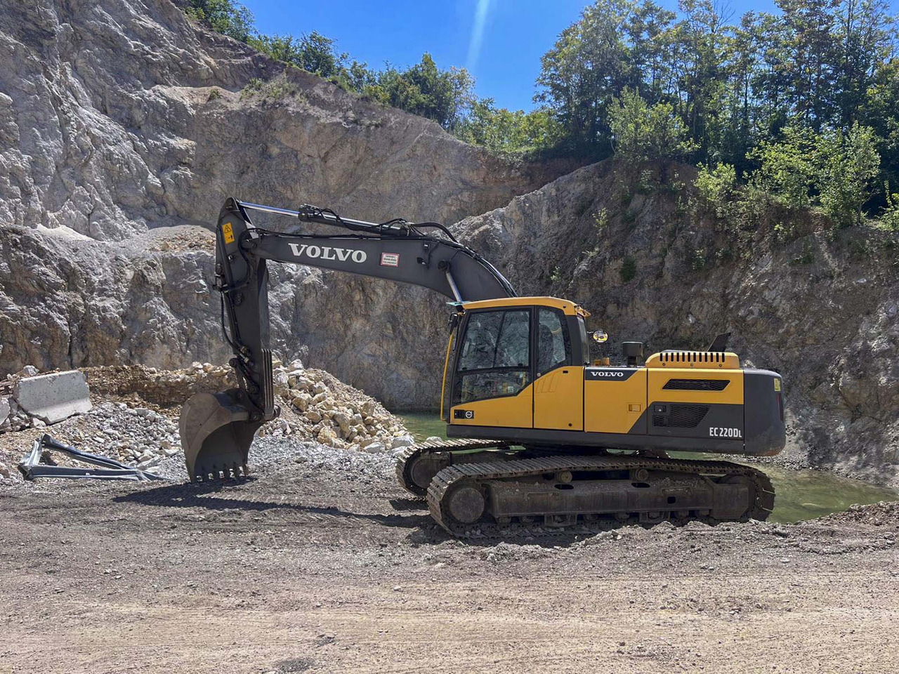 Volvo EC220D - Гусеничный экскаватор: фото 1 Volvo EC220D - Гусеничный экскаватор: фото 1