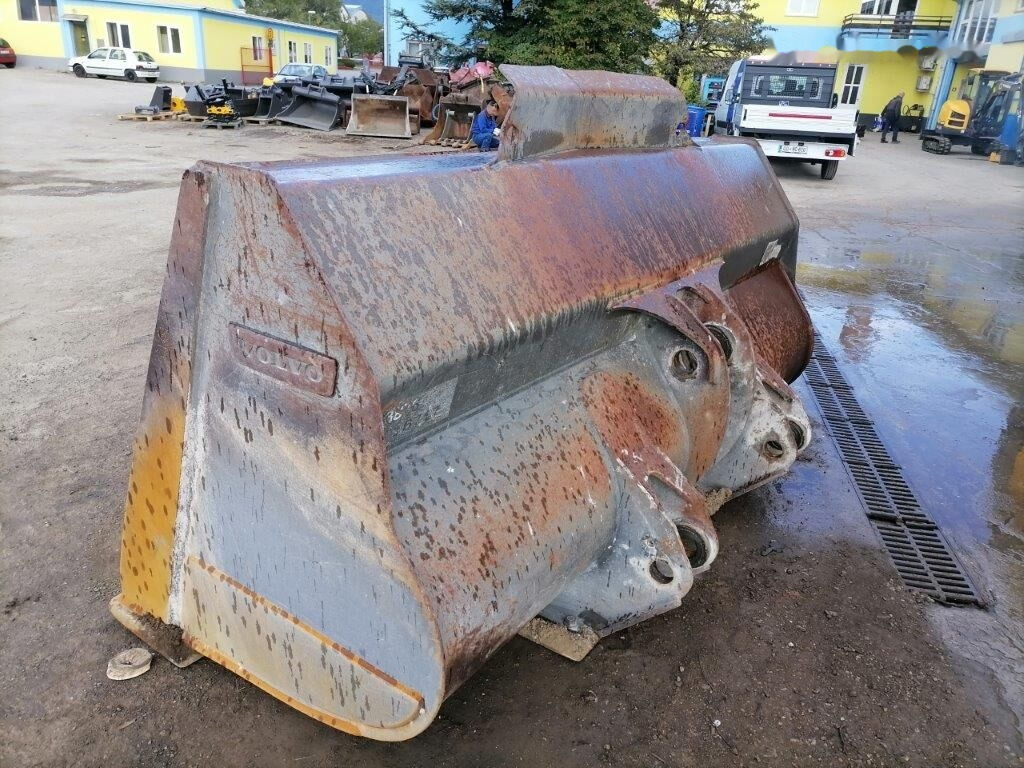 Volvo loader bucket 2800 mm - Ковш для погрузчика: фото 5 Volvo loader bucket 2800 mm - Ковш для погрузчика: фото 5