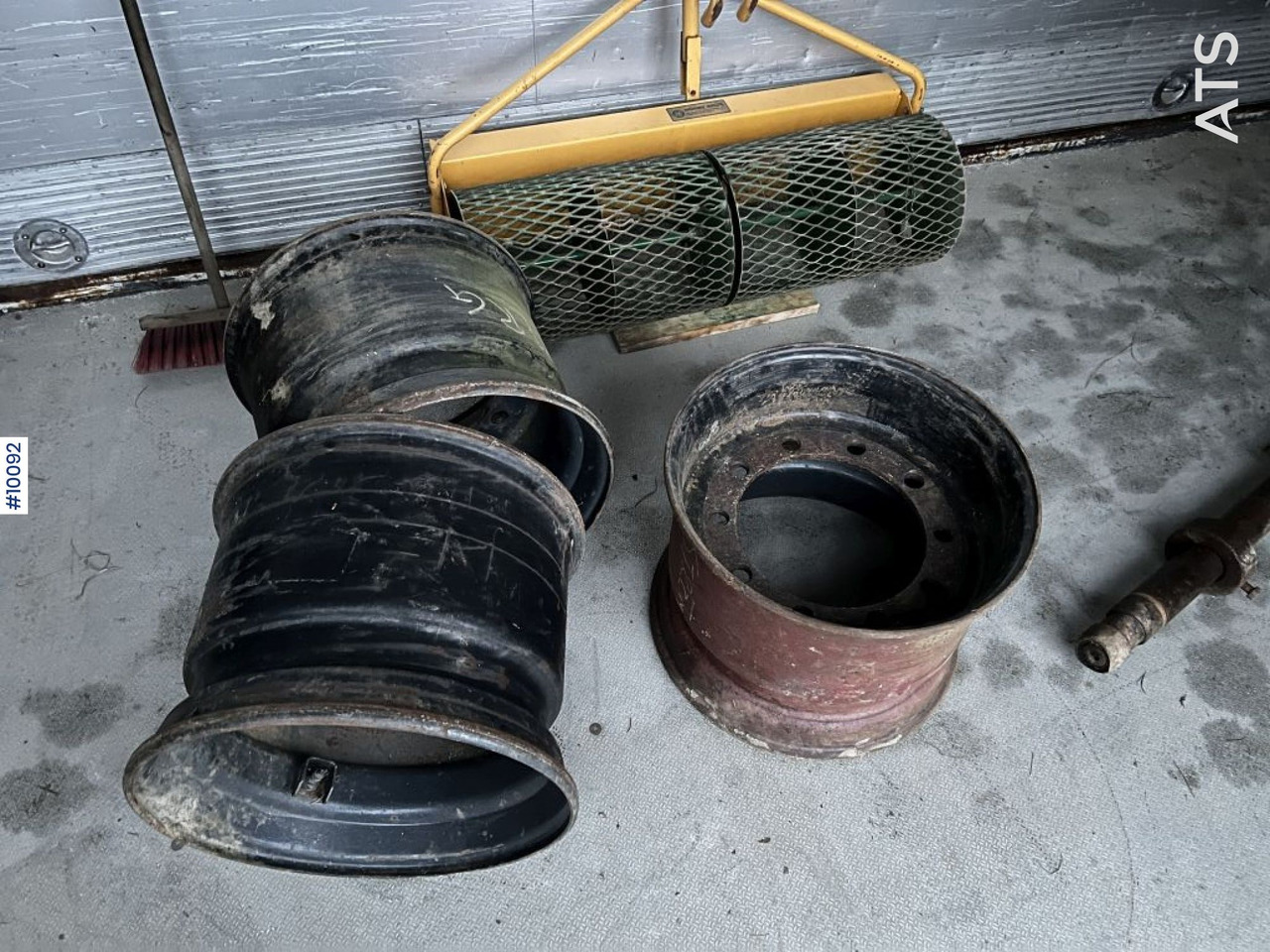 4pcs 18R19.5 Michelin tires on rims - Шина для Строительной техники: фото 5 4pcs 18R19.5 Michelin tires on rims - Шина для Строительной техники: фото 5