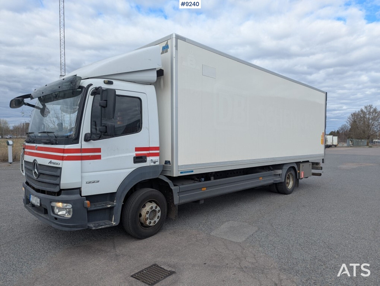 Box Truck Mercedes-Benz Atego with tail lift (SEE VIDEO) - Грузовик с закрытым кузовом: фото 1 Box Truck Mercedes-Benz Atego with tail lift (SEE VIDEO) - Грузовик с закрытым кузовом: фото 1