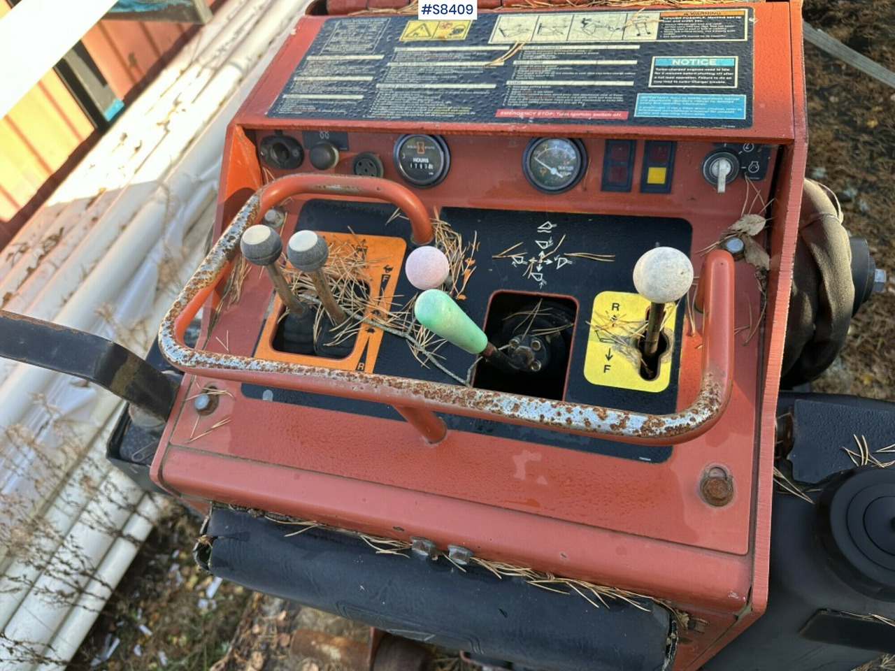 Ditch witch SK650 - Гусеничный мини-погрузчик: фото 5 Ditch witch SK650 - Гусеничный мини-погрузчик: фото 5