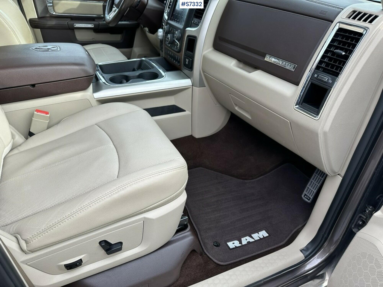 Dodge Ram 1500 Laramie, gasoline, serviced. - Пикап: фото 5 Dodge Ram 1500 Laramie, gasoline, serviced. - Пикап: фото 5