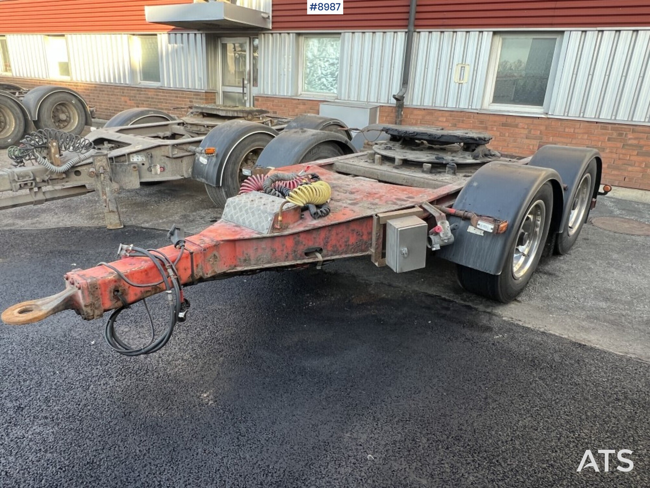 Dolly Renders - Прицеп подкатная тележка: фото 1 Dolly Renders - Прицеп подкатная тележка: фото 1