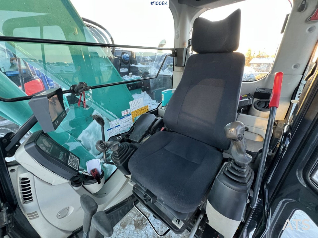 Kobelco SK 140 SR LC-5 Excavator - Гусеничный экскаватор: фото 5 Kobelco SK 140 SR LC-5 Excavator - Гусеничный экскаватор: фото 5