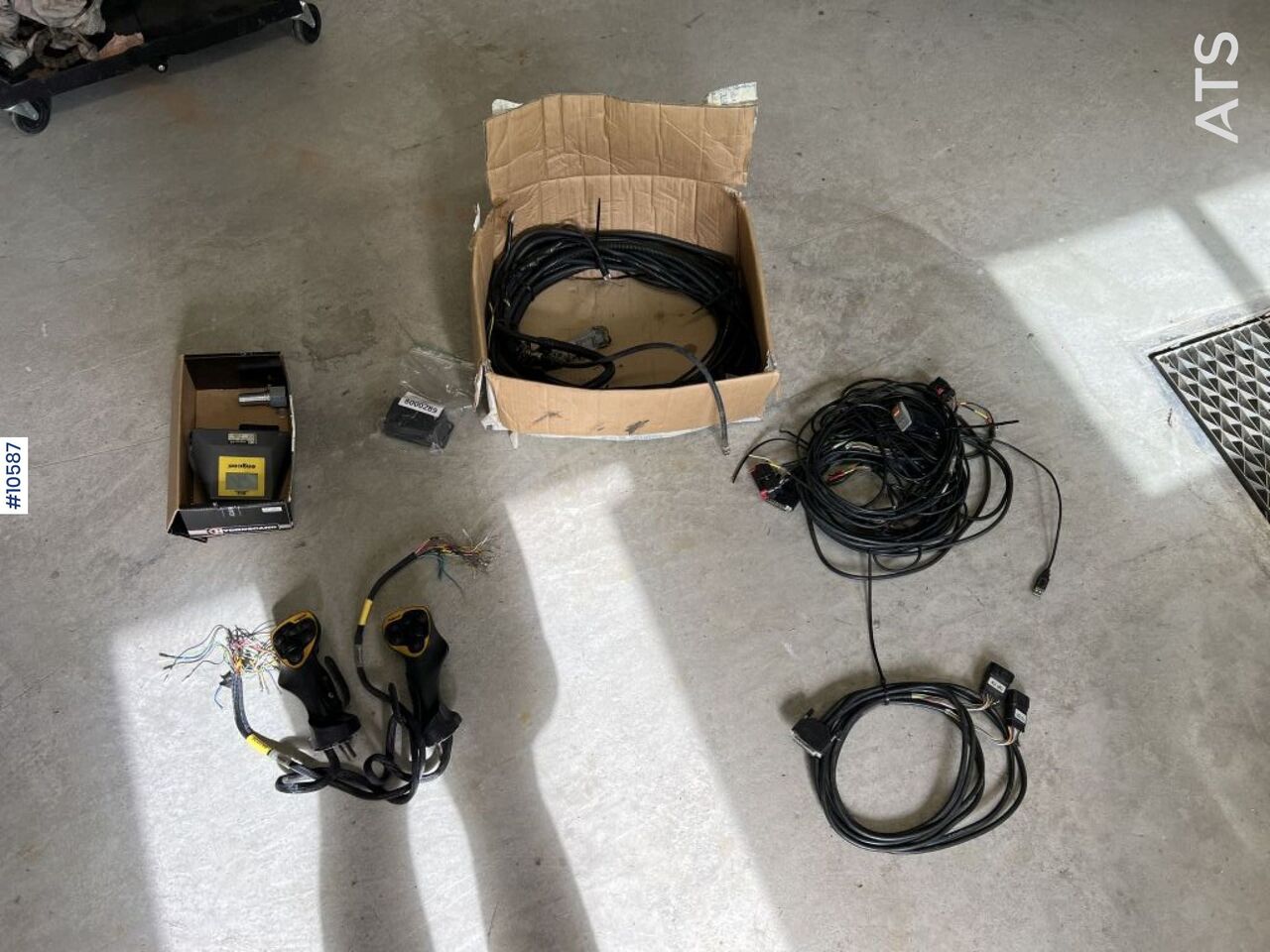 Кабели/ Провода для Строительной техники Parts for DC2 control system: фото 1