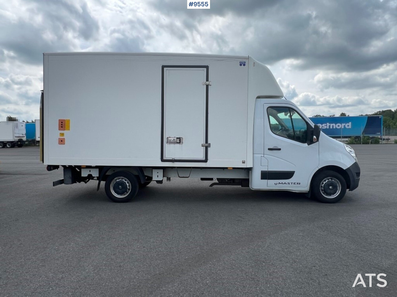 Малотоннажный фургон Renault Master with tail lift: фото 9
