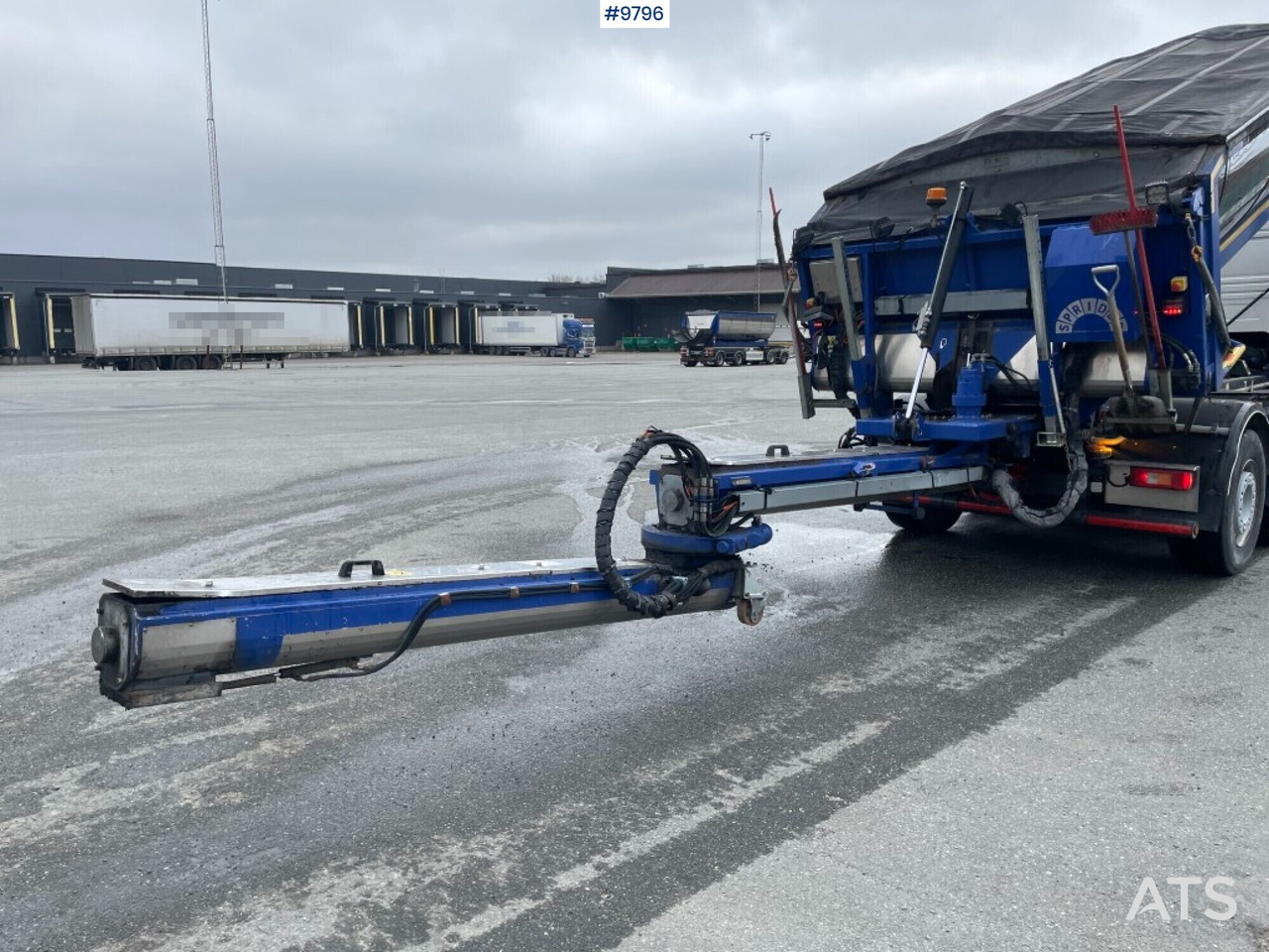 Самосвал Volvo FM 370 6x2 Spreader truck: фото 11