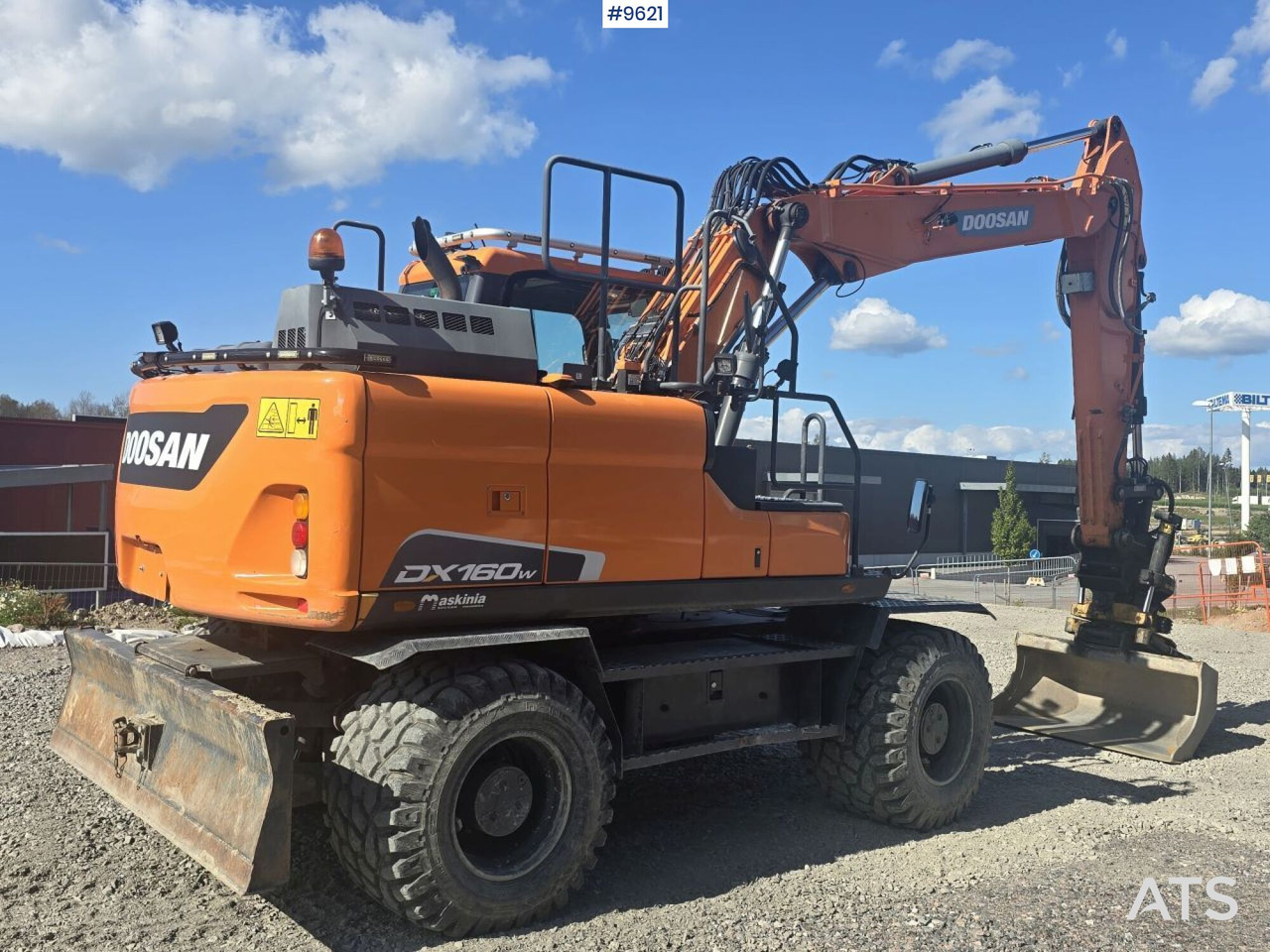 Wheeled Excavator Doosan DX160W with attachment and trailer - Колёсный экскаватор: фото 4 Wheeled Excavator Doosan DX160W with attachment and trailer - Колёсный экскаватор: фото 4