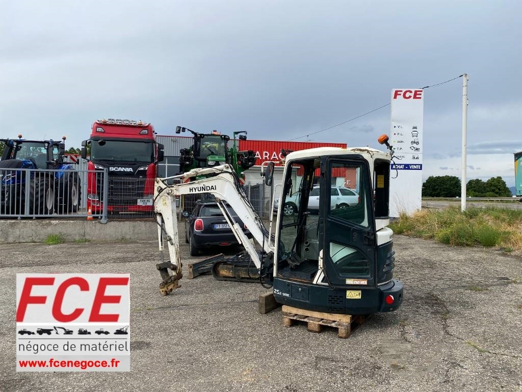 Hyundai ROBEX 25Z-9AK Certificat CE endommagée - Мини-экскаватор: фото 1 Hyundai ROBEX 25Z-9AK Certificat CE endommagée - Мини-экскаватор: фото 1