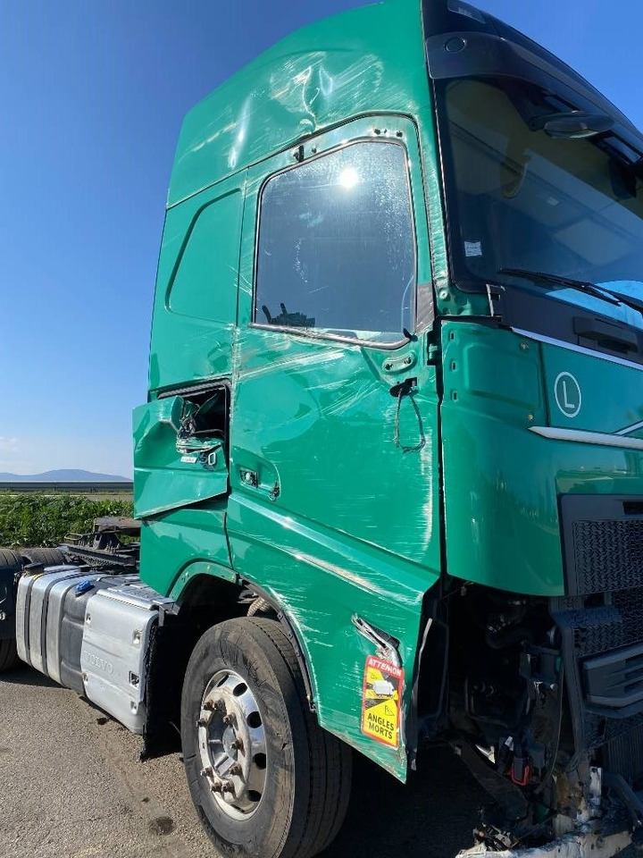 Volvo FH 500 I-save GLOBETROTTER 1er Main endommagé - Тягач: фото 3 Volvo FH 500 I-save GLOBETROTTER 1er Main endommagé - Тягач: фото 3