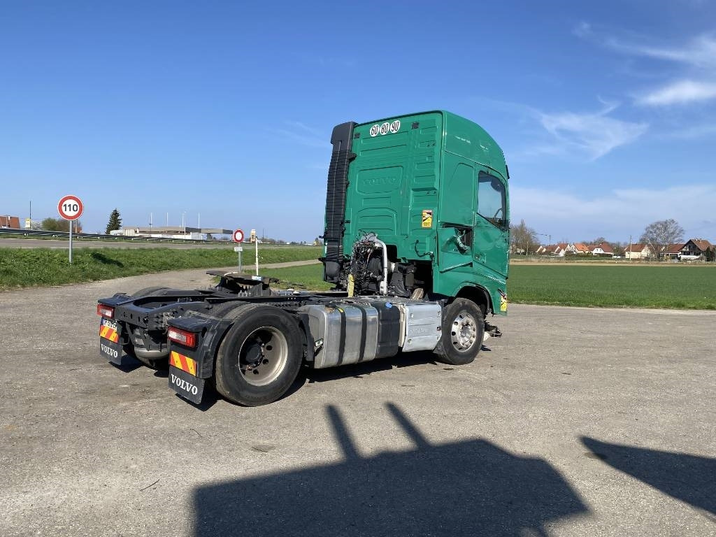 Volvo FH 500 I-save GLOBETROTTER 1er Main endommagé - Тягач: фото 4 Volvo FH 500 I-save GLOBETROTTER 1er Main endommagé - Тягач: фото 4