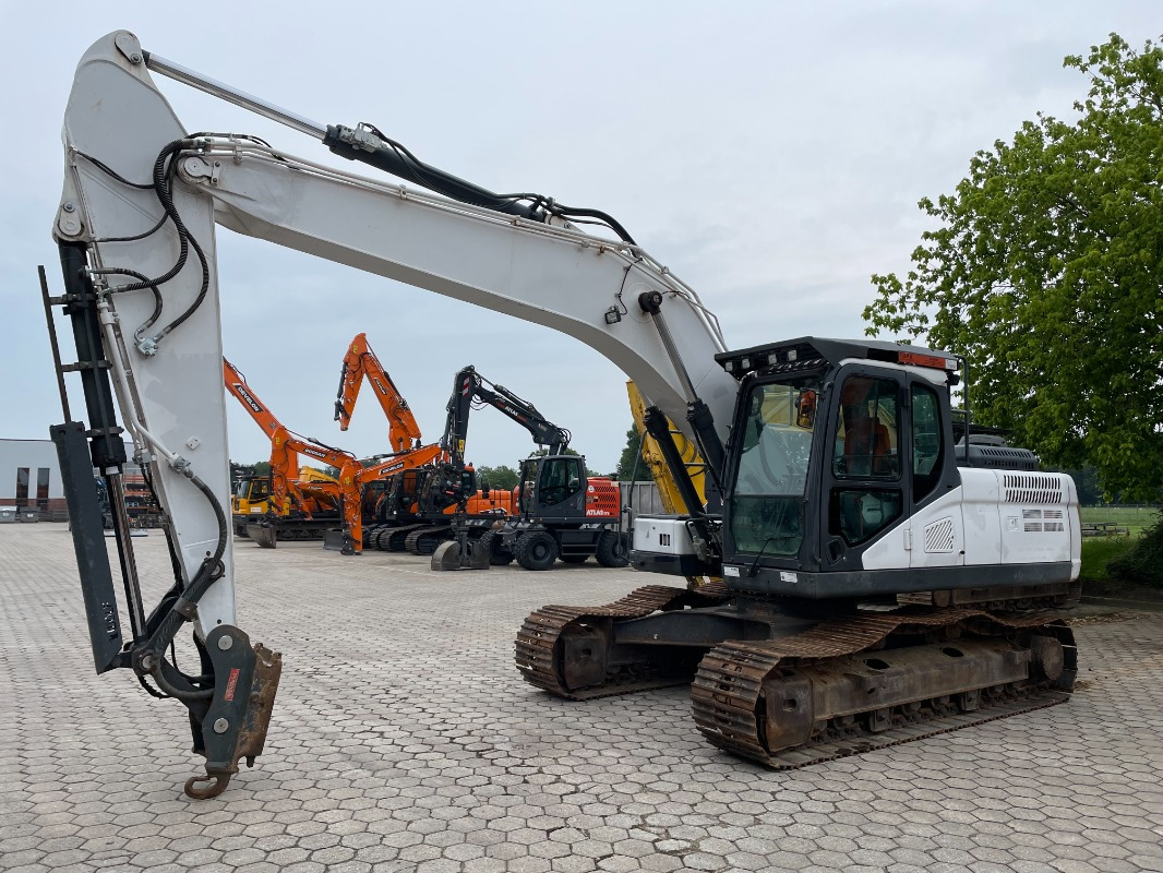 Doosan DX225LC-5 - Гусеничный экскаватор: фото 1 Doosan DX225LC-5 - Гусеничный экскаватор: фото 1