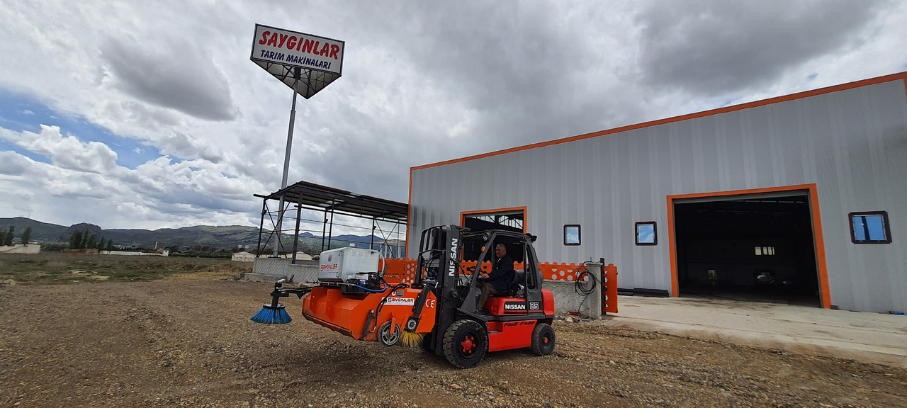 SAYGINLAR FORKLIFT MOUNTED ROAD SWEEPER - Щетка для Вилочных погрузчиков: фото 2 SAYGINLAR FORKLIFT MOUNTED ROAD SWEEPER - Щетка для Вилочных погрузчиков: фото 2