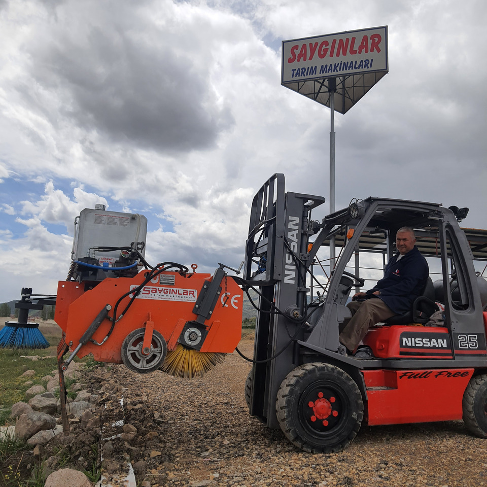 SAYGINLAR FORKLIFT MOUNTED ROAD SWEEPER - Щетка для Вилочных погрузчиков: фото 3 SAYGINLAR FORKLIFT MOUNTED ROAD SWEEPER - Щетка для Вилочных погрузчиков: фото 3