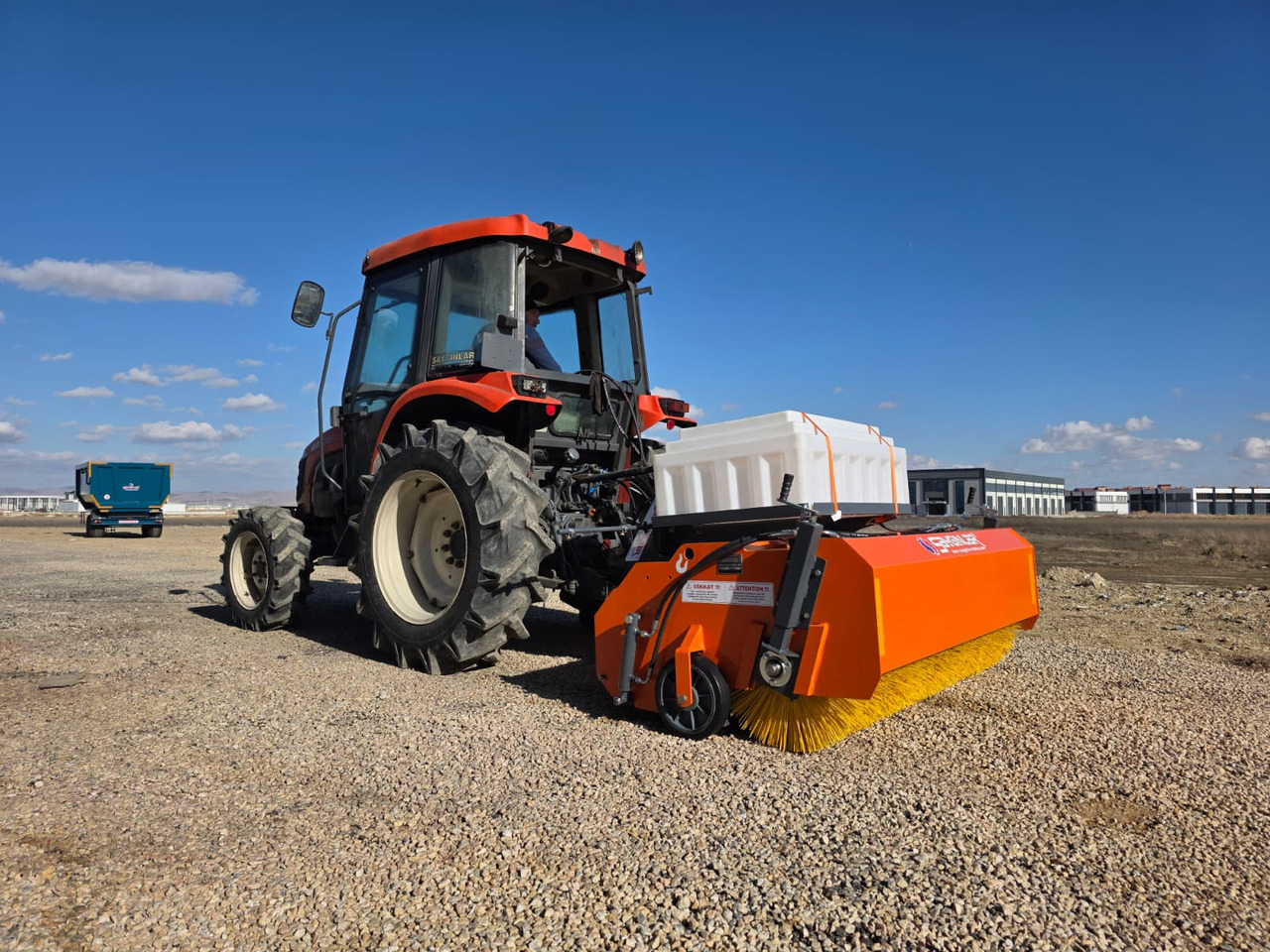 SAYGINLAR TRACTOR REAR MOUNTED ROAD SWEEPER - Щетка для Подметально-уборочных машин: фото 4 SAYGINLAR TRACTOR REAR MOUNTED ROAD SWEEPER - Щетка для Подметально-уборочных машин: фото 4